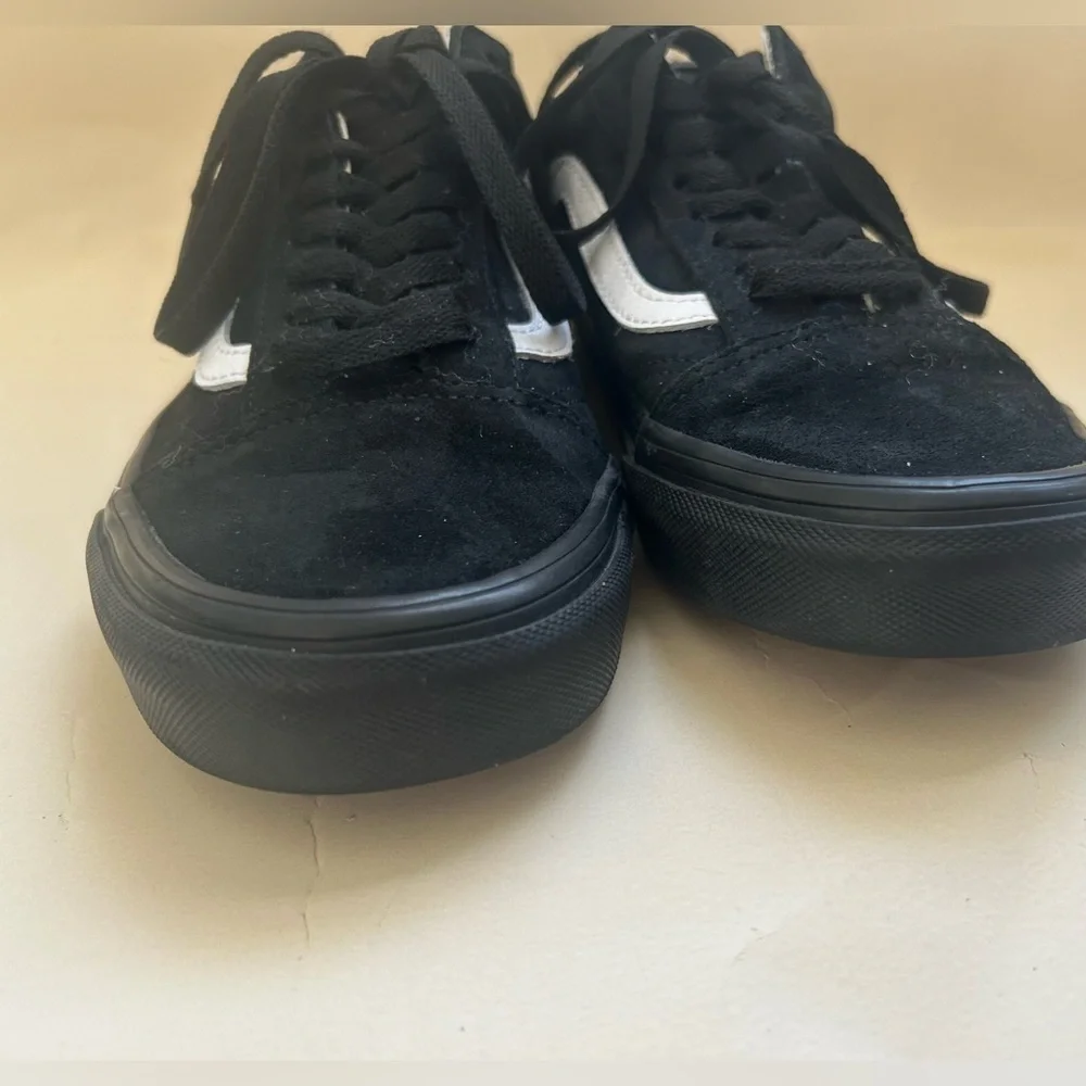 Vans eco dry Black Sneakers with White Side Stripe MEN6.5 women’s8.0